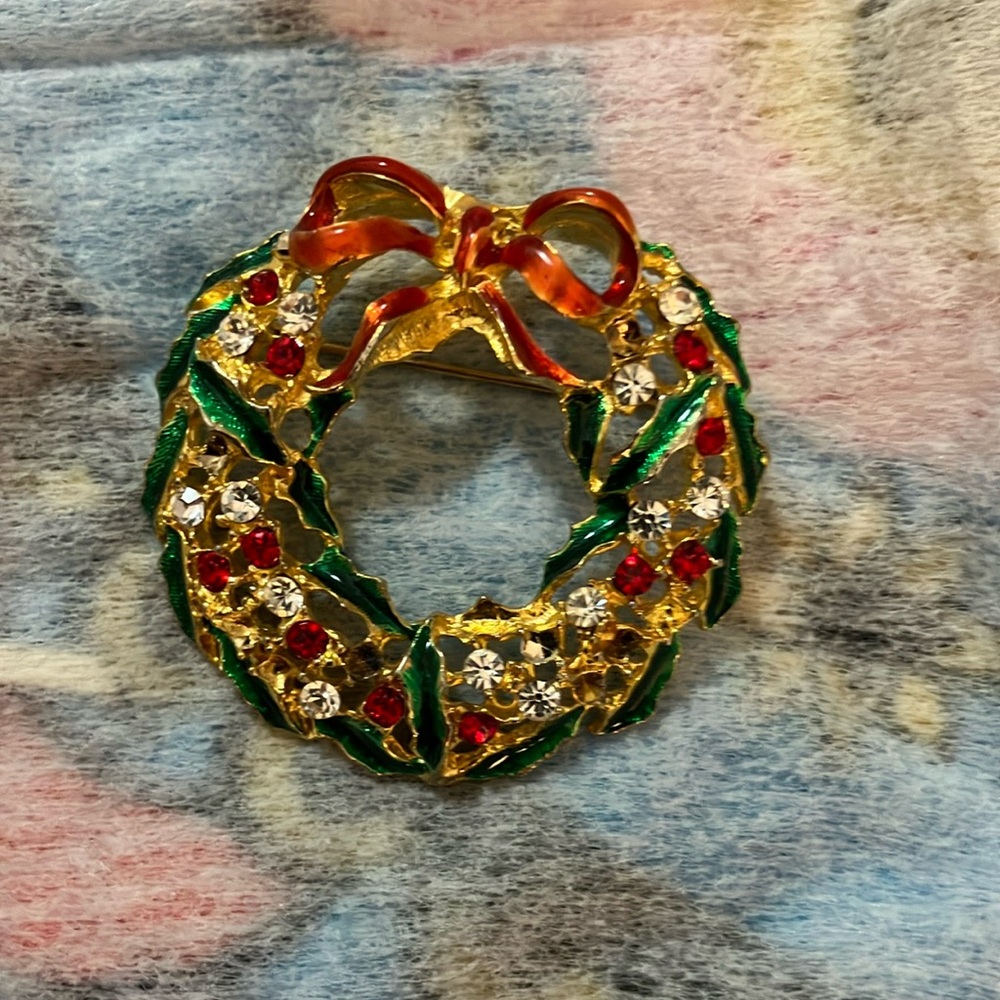 Christmas wreath pin